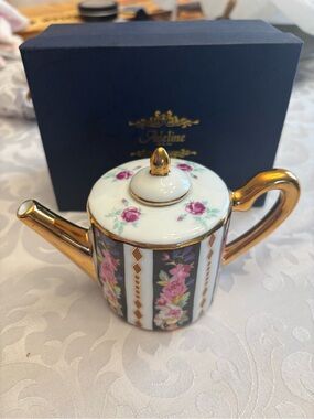 Adeline Tea Pot
